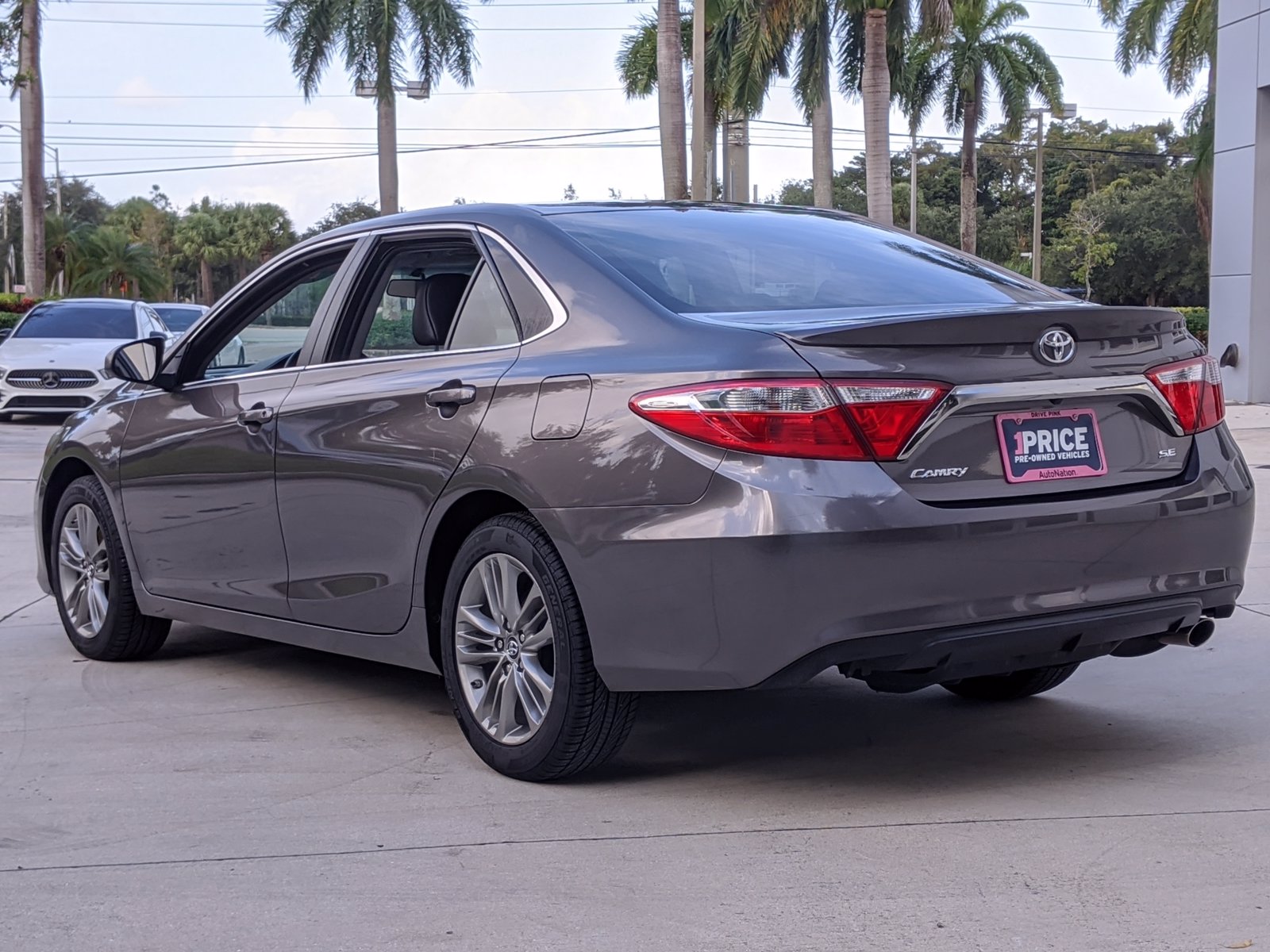 Pre-Owned 2017 Toyota Camry SE