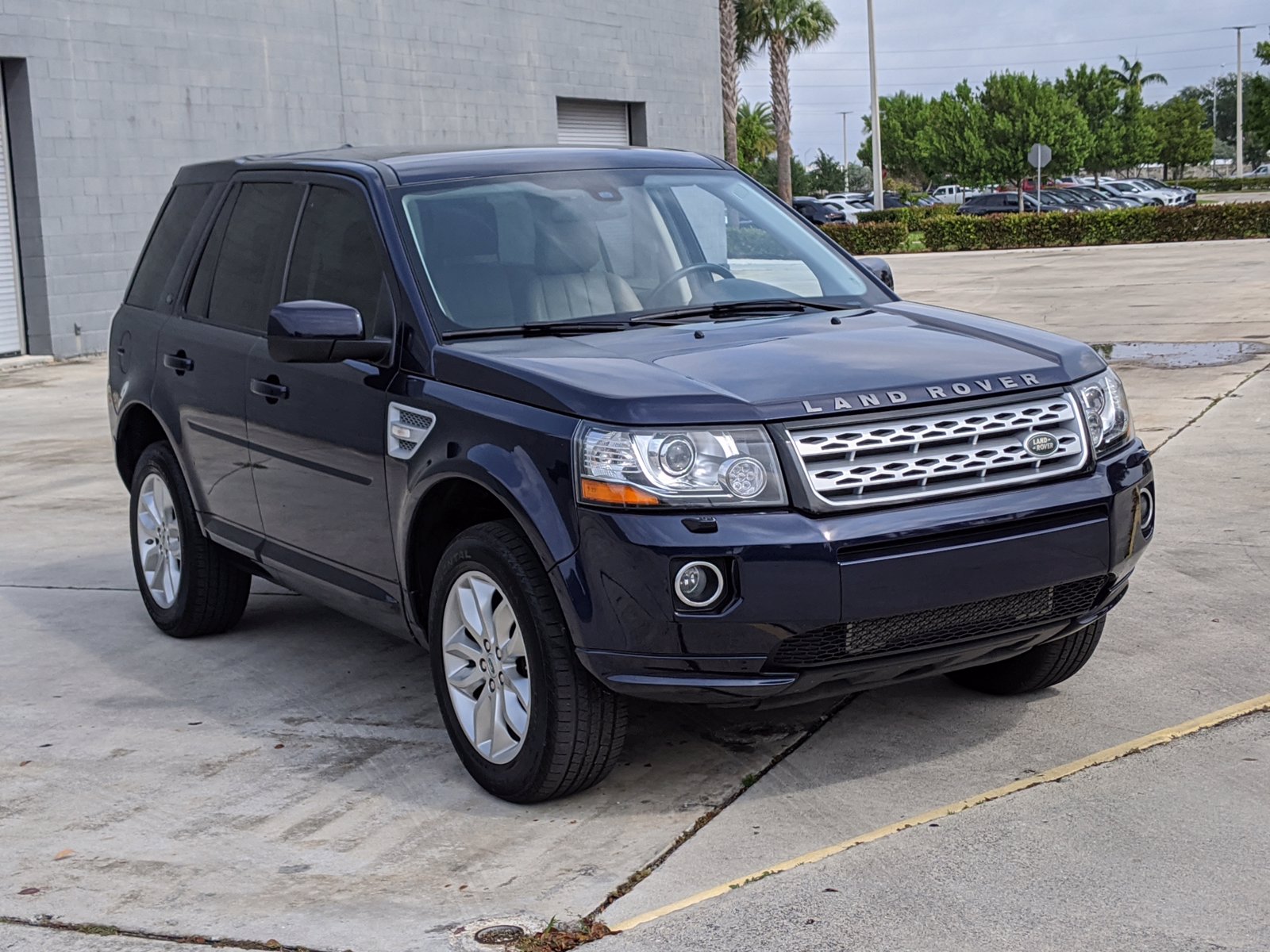 Pre-Owned 2014 Land Rover LR2